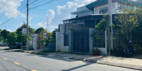 Đất trung tâm thị trấn, gần quốc lộ 1A, Giá chỉ 8xx triệu.