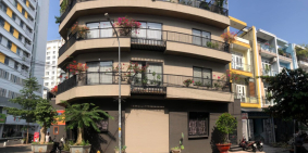 BIỆT THỰ HIỆN ĐẠI ỐP GỖ ĐỎ FULL NHÀ- DT 170M2- NGANG 10M- 4 TẦNG- GIÁ CHỈ 25 TỶ