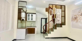 Bán Nhà Thạch Bàn, Long Biên 5T, 32m2 giá 3,5 tỷ (Gần THCS Thạch Bàn)