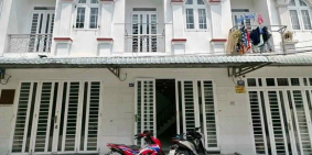 777 Nhà Chỉ : 6 triệu/tháng 

Cho thuê nhà trệt lầu hẻm cách cầu Trần Hoàng