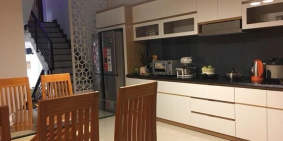 con đi du học- chính chủ cần bán nhà đẹp, hướng đông, q7