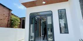 Gấp nhà ngay trung tâm chợ 5.5m X 20m sổ riêng thổ cư