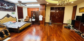 Nợ bank bán gấp nhà mặt phố Bát Khối gần cầu Vĩnh Tuy 402 m2 chỉ 25.68 tỷ.