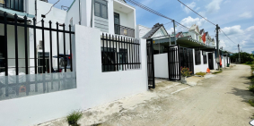 Sổ riêng 1 trệt 1 lầu nhà như hình đã lên thổ cư bán gấp trả nợ