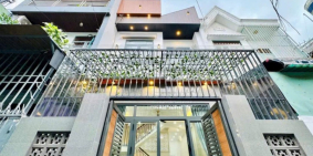 Kẹt tiền bán gấp nhà đường Kỳ Đồng, Quận 3 . Giá 2 tỷ 990. Hẻm xe hơi