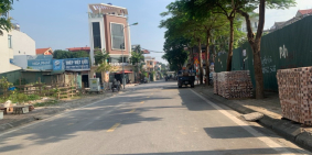 Bán 90m đất đấu giá BT4D Phúc Lợi, vị trí kinh doanh, gần khu dân cư hướng Đông