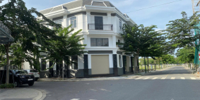 Cơ Hội Mua Nhà Phố Thương Mại Và Nhận Xe Sang