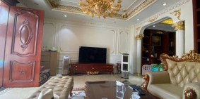 Bán nhà 4,5 tầng tổ 5 Giang Biên, ô tô 7 chỗ vào nhà, gần chợ  gần trường tiện í