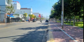 Cần bán 2 lô liền kề mặt tiền đường Võ Văn Kiệt đối diện công viên gần siêu thị