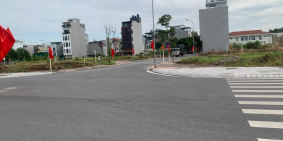 Anh trai chính chủ cần bán LÔ ĐẤT GÓC ĐƯỜNG 15m khu đấu giá Cự Khối gần hồ 30ha