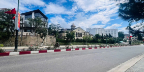 Bán nhà  mặt tiền đường Hồ Tùng Mậu p. Xuân Hương view hồ xuân hương , siêu thị