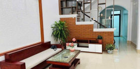 Bán cắt lỗ nhà 3 tầng mặt phố Tống Duy Tân Hải Dương.