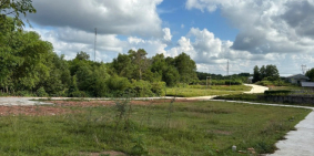 HUẾ NGẬP TỚI NÓC – DÂN DẠ LÊ VẪN… UỐNG CÀ PHÊ NGẮM MƯA!