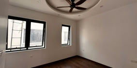 Cho thuê nhà hoàn thiện 5 tầng có thang máy gần trường Vinschool