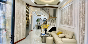 Quận 10- 55m2 - 4 tầng Kiên cố gần MT- nội thất cao cấp.