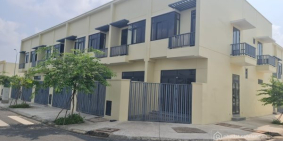 Bán nhà phố trong KCN Phước Đông 1 trệt 1 lầu giá cđt chỉ 1,76 tỷ Lh 0938677909