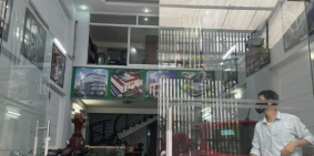 Bán nhà mặt tiền 95 đường Lý Phục Man , có 11 phòng, vị trí đẹp, giá 19ty300