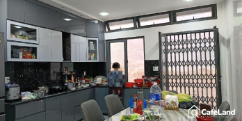 Nhà 2 mặt tiền và hẻm, thoáng mát, nhà còn mới đẹp với 4pn 4wc, hoàn công đầy đủ