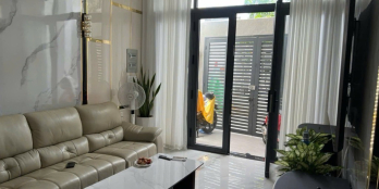 Thiết kế đẹp hiện đại, sân thượng trước sau, giếng trời thoáng mát &