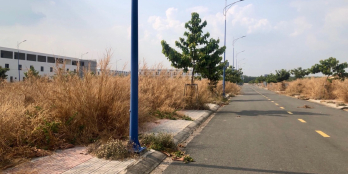 Chủ cần bán gấp lô 70m2 trả ngân hàng, đối diện tiện ích TTTM , sổ sẳn vào tiền 