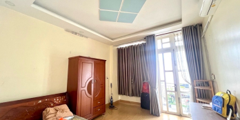 Bán nhà 3 tầng ngay chợ trường học Linh Xuân Thủ Đức, sổ sẵn nhỉnh 4 tỷ