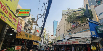 cần bán gấp nhà 3 tầng ngay chợ giáp quận 1 chỉ 4 tỷ hơn 