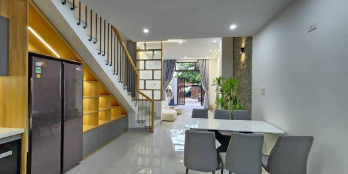 Bán nhà 3 tầng đẹp lung linh gần biển Nguyễn Tất Thành