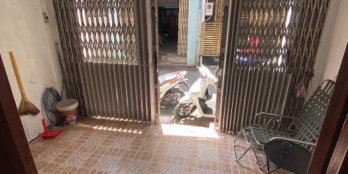 Nhà hơn 4m, nở hậu, không lộ giới qui hoạch, xe hơi vào nhà, khu vực an ninh yê