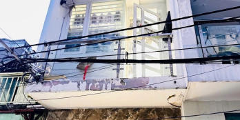 Hơn 3 Tỷ Xíu có nhà 3 tầng hẻm xe hơi Ngay Chợ Hạnh Thông Tây. Sổ Hồng riêng đẹp