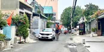 HẺM XE HƠI - XE HƠI QUAY ĐẦU NGAY CHỢ THỦ ĐỨC - NHÀ 2 TẦNG 82M2 chỉ hơn 6 TỶ TL