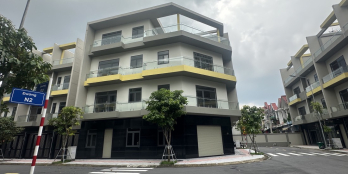 Nhà phố 3 mặt tiền đường, 4 tầng ngang 6 dài 18m giá 12tỉ986.986 có thương lượng