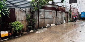 BÁN 1000M2(36×28m) ĐẤT TẶNG NHÀ 2 TẦNG - HẺM 1/ XE HƠI TRÁNH - GẦN MT KHU DÂN CƯ