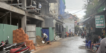 Bán gấp , nhà cũ tiện xây CHDV, 320 m2 ,hẻm thông Lý Phục Man,Tân Thuận