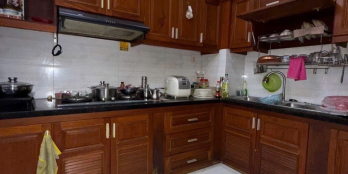 Ngang hơn 4m, 34m2 với 3 tầng 3pn3wc. Cách 1 căn ra mặt tiền. Hẻm trên 3m. Đẹp 