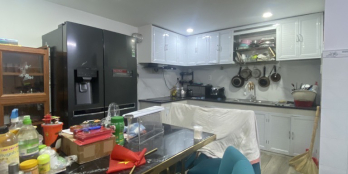 ngang hơn 8m, 68m2, hiện trạng là 2 căn, 1 căn đang cho thuê. Vị trí gần q1. 