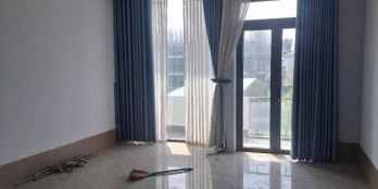 Nhà 1 trệt 2 lầu
Ngay trường tiểu học Long Bình Tân