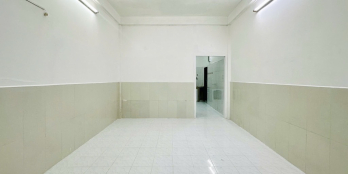 ngang 4.2m nở hậu nhẹ, 60m2, 2tầng 2pn 1pn trệt. Sổ vuông vức. Hẻm trước nhà 4m.