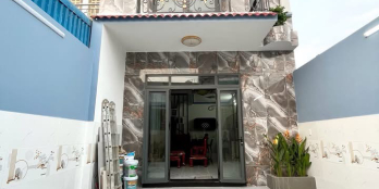 bán nhà xây mới, 3 phòng ngủ, gần chợ mỹ hạnh nam, sổ hồng riêng chủ hỗ trợ bank