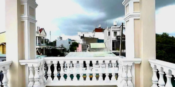 Mặt tiền đường 160 Lã Xuân Oai 80m2 3 tầng mới toanh dọn vào ở ngay