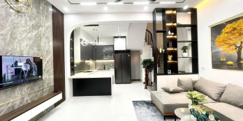 Kẹt vốn bán gấp nhà Lê thị riêng phường bên thành q1,72m2, 2tỷ650(Tl)