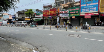 Nhà mới view công viên, xe  vào nhà, sân thượng, sân để xe, 4pn5wc, ngang hơn 4m