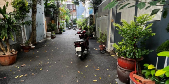 Nhà cũ tiện xây mới, ngang 4m, 68m2, hẻm nhựa, gần mặt tiền đường 