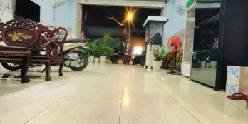 Chỉ 11,5 tỷ - nhà 5,3 x 11,6 - mặt tiền Huỳnh Tấn Phát sát Quận 4