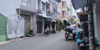 Nhà cũ tiện xây mới, ngang 4m, 32m2, hẻm xe hơi, Bình Thạnh giáp q1 