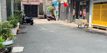 Nhà cũ tiện xây mới, ngang 3m, 40m2, hẻm xe hơi, pháp lý chuẩn.