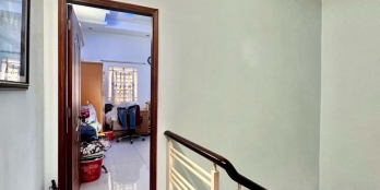 Nhà nở hậu, 2 mặt hẻm, nhà mới, hẻm thẳng, gần mặt tiền đường, dân trí cao &