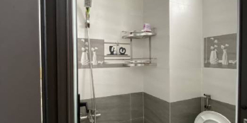 Căn hộ dịch vụ với 14pn, có thang máy, ngang 4.5m,nở 5.3m, hẻm xehơi