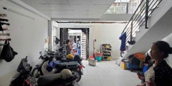 Căn hộ dịch vụ với 9pn. Ngang hơn 5m, 74m2. Hẻm xe hơi. Dòngtiền sẵncó. Dân trí