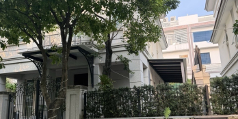 Nhà biệt thự. 1 hầm 1 trệt 2 lầu. không gian yên tĩnh.