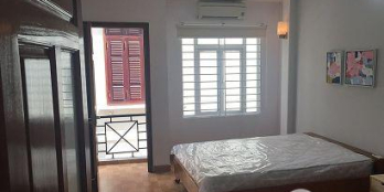 Cho thuê tầng 1 + 2 phố Trấn Vũ 100m2x 2 tầng 3000$